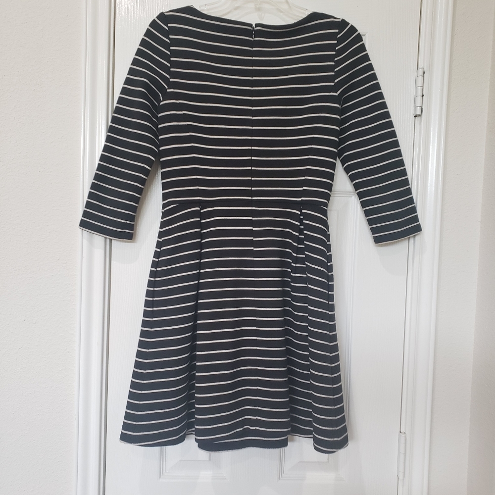 Banana Republic 4 thick textured inverted pleats in skirt quarter sleeve strip… - Picture 4 of 8